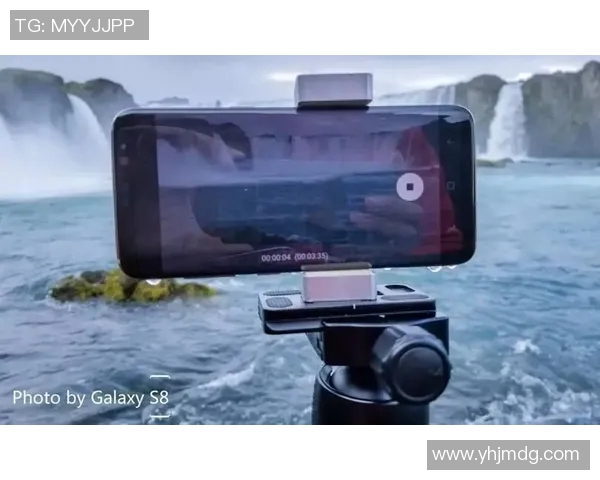 镜头捕捉:VAR赛场小动作引发热议